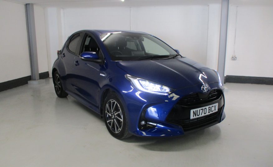 Toyota Yaris 1.5 VVT-h Design Hybrid CVT Euro 6   1 Owner ONLY 1600 Miles From New